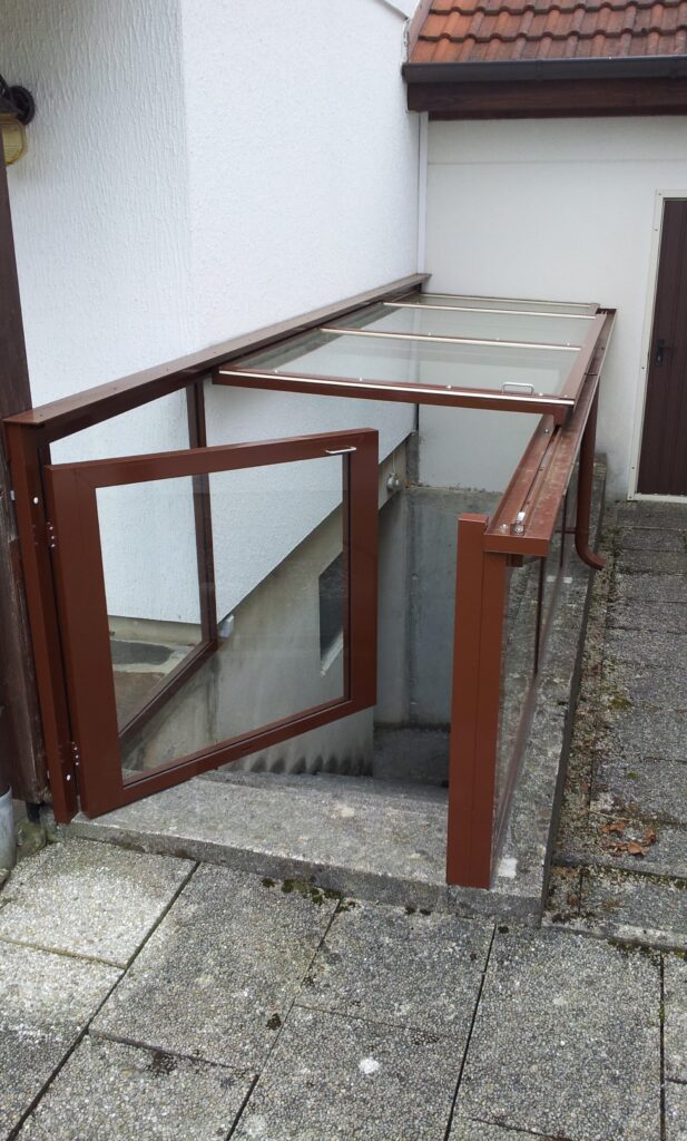 Glas-Überdachung Kellereingang